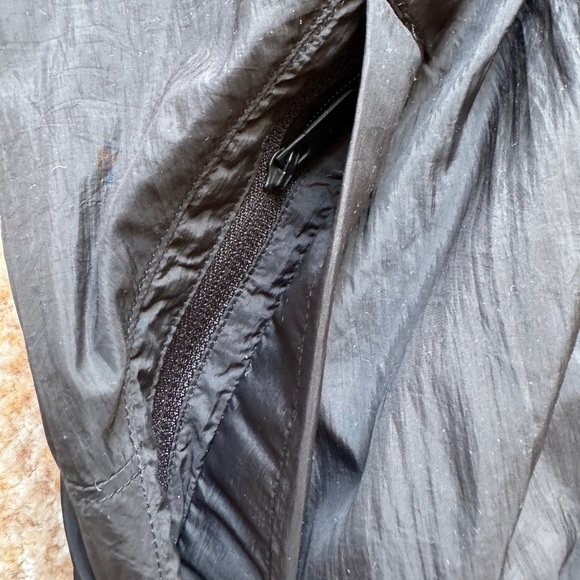 Lululemon Bombs Away Jacket Black/Olive Green Camo Print Reversible Zip Sz 4 - Picture 3 of 10